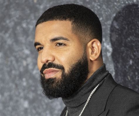 A canção de kevin o chris virou hit no brasil, e agora ganhou trechos com letra em inglês e drake cantando. Drake drops remix of MC Kevin o Chris's "Ela É do Tipo ...