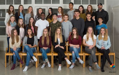 Klassen mit einzelnen schülern, die der veröffentlichung personenbezogener daten widersprochen haben, sind hier nicht zu finden. CHS Villach - Klassenfoto 2016/2017 | CHS Villach 2016 ...