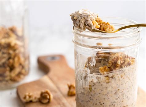 Ingredients like chia seeds, plain greek yogurt, fruit read on and i'll show you how! Low Calorie Overnight Oats Under 300 Calories : 6 Easy ...