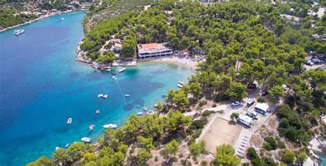 Campingplätze in kroatien haben manchmal enorme ausmaße, vor allem an der küste. Campingplatz Vira - Hvar, Dalmatien - CAMPING.HR