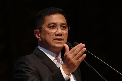 Menteri pembangunan wanita , keluarga & masyarakat : AZMIN IS DISAPPOINTED BUT STILL LOYAL TO ANWAR's LEADERSHIP