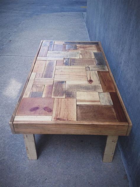 Pallet coffee table / table basse en palettes. Coffee Table Reclaimed Pallet Wood Coffee Table por ...