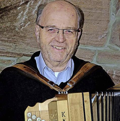 ↑ a et b « biographie de alfred heer », sur le site web de l'assemblée fédérale suisse. Die Harmonie der Harmonikas - Freiamt - Badische Zeitung