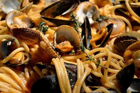 Les ingrédients exacts et les quantités d'épices varient. Spaghettoni aux Fruits de Mer | Fruits de mer, Pâtes aux fruits de mer et Spaghetti fruits de mer