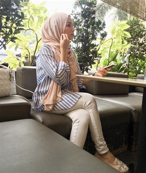 You can see how beautiful these plus size women look, no matter what outfit style or what color they wear. Pin by Eza Ahmad on Hijablookbook | Hijabi fashion summer ...