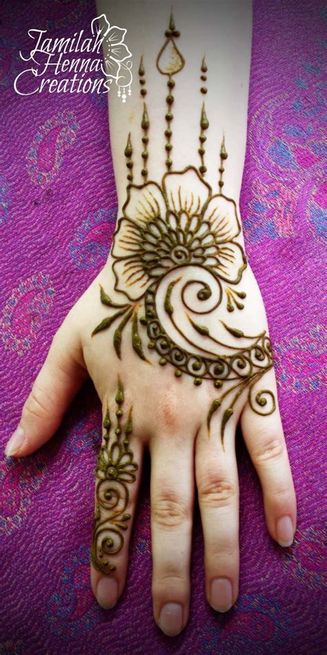 Also, the bold lines are to die for! Swirl henna with drippy bits | Henna tattoo designs, Hand ...