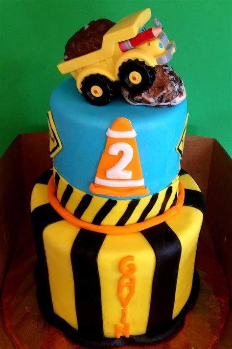 It was so much fun !! Dumptruck Birthday Cake for Two Year Old (With images ...