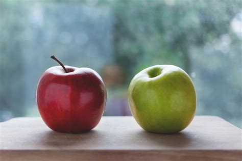 Red Apple Beside the Green Apple · Free Stock Photo