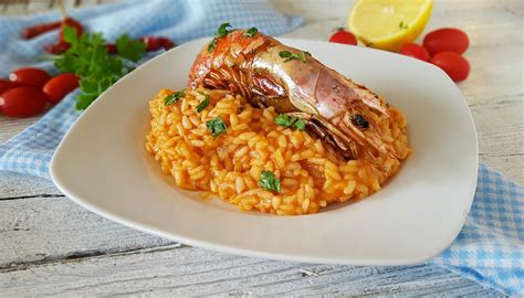 Risotto is a northern italian rice dish cooked with broth until it reaches a creamy consistency. Il risotto ai gamberi è un grande classico della cucina ...