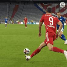 Robert lewandowski is a polish professional footballer who plays as a striker for bundesliga club bayern munich and is the captain of the po. Rabona Lewandowski GIF - Rabona Lewandowski ...