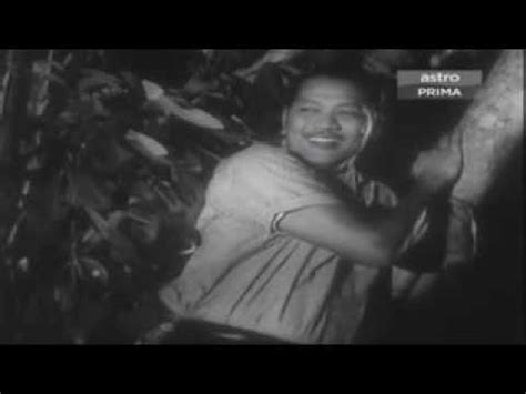 Along the way, they have to deal with the various neighbours around them and ramli's romance with one of them. 02 Seniman Bujang Lapok 1961 - YouTube