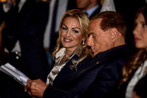 E' ormai quasi certo che a giugno l'ex premier e la bella pascale convoleranno a nozze nella nostra isola. Ravello, Berlusconi testimone di nozze: si sposa la ...