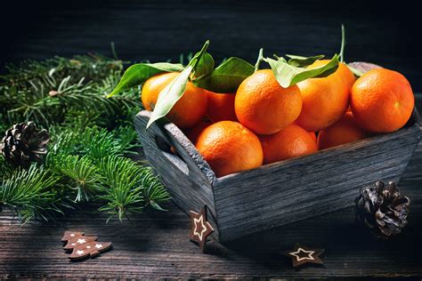 It has thorns with leaves that are dark green, long. This soap is made from fresh tangerines! Yes, tangerines ...
