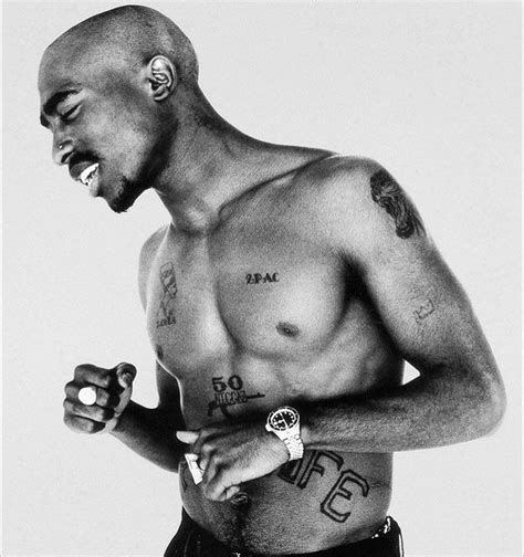 The '90s was a glorious decade filled with widespread fads that had endearing, yet questionable, attributes. Pin von Luna Arayon auf Fashion | Tupac shakur, 2pac, 2pac ...