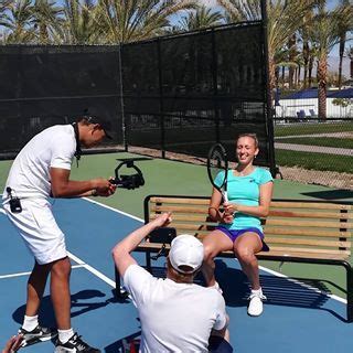 350 meter above the ground had a day off yesterday, i was more exhausted from walking/visiting than a normal tennis day • #glassfloor… Elise Mertens (@mertenselise) • Instagram-foto's en -video's