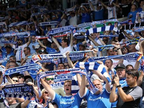 Der aufsichtsrat des tabellenführers bestätigte robert marien vorzeitig für weitere zwei jahre als vorstandsvorsitzenden. DFB-Pokal: Ost-West-Konflikt um Zuschauer: 7500 Fans in ...