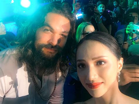 Htv7 13 2017 cháu ơi! Hoa hậu Hương Giang chụp hình selfie cùng Jason Momoa ...