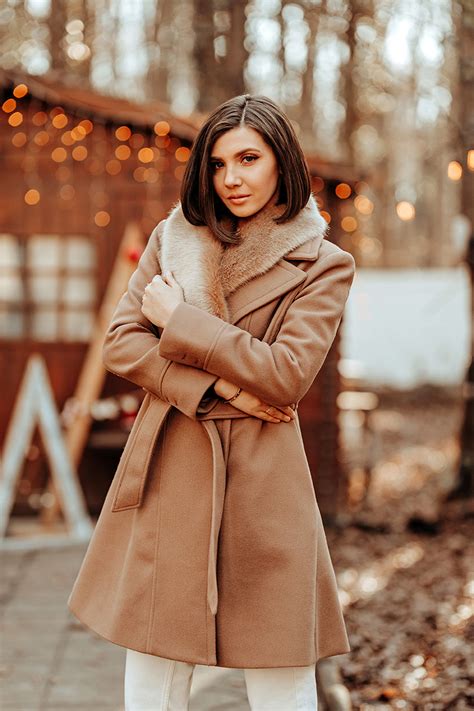 From the classic wool overcoat to the trendy teddy bear, the camel as fall moves into winter, this faux fur lined coat looks cozy and seasonal. Fur collar camel coat - Larisa Costea