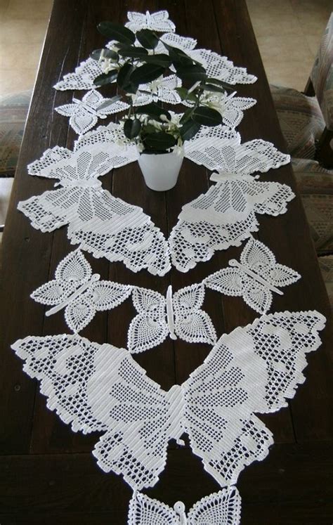 Particolare centrini uncinetto schemi moderni : Nappe chemin de table Papillons crochet fait main art ...