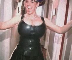 Want to discover art related to bouncingboobs? Bouncing Boobs (25 gifs)
