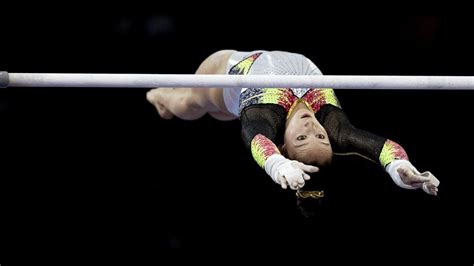 Turnen sport in het journaal nina derwael. Nina Derwael, médaillée d'or à Stuttgart, sur une orbite ...