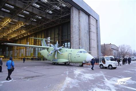 Об этом в четверг сообщили в минобороны. NI сравнил Ил-112В с украинским Ан-140, компания "Ильюшин ...