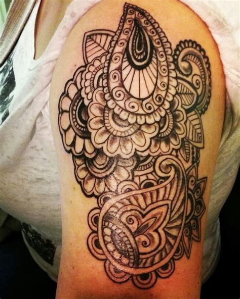 The time needed to apply henna varies from design to design, based on the size and. Henna inspired tattoo | Henna inspired tattoos, Tattoos ...