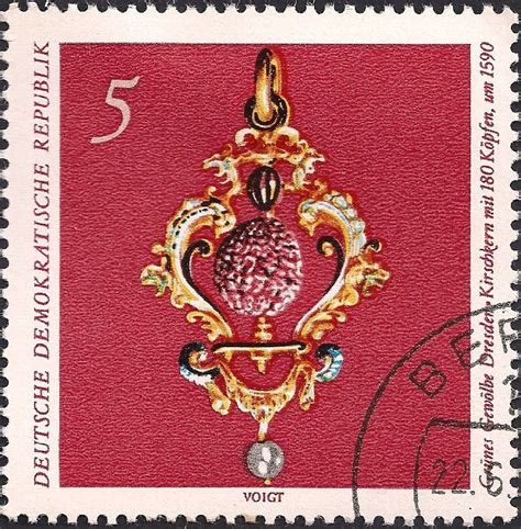 Eine schatzkammer, die sich mit den größten europas und vermutlich sogar der ganzen welt messen kann, findet man im residenzschloss in der sächsischen landeshauptstadt dresden. DDR, Grünes Gewölbe Dresden Kirschkern, red 1971, 5 ...