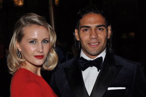 Por medio de su cuenta de instagram , el deportista compartió un carrusel con varias fotografías de los dos en medio de la celebración y con ellas aprovechó para. Radamel Falcao wife: Striker in cute message before Monaco ...