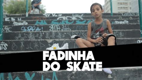 Skateboarder who became the brazilian champion of street skate mirim in 2015. Rayssa Leal de 7 anos quebra tudo no skate - #71 - YouTube