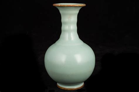 +90 256 722 27 00 Northern Song Dynasty Ru-ware Tribute Mallet form Vase ...