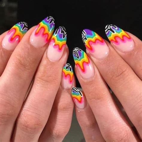 Se empezó a usar en las marchas del orgullo lgbt. Uñas de arco íris para brillar en el Pride Month - Ideas ...