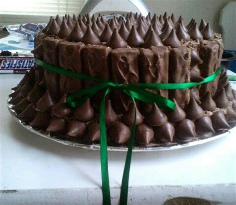 Nutmeg, pumpkin puree, brown sugar, salt. Chocolate cake with Hershey kisses and snickers | Chocolate cake, Cake, Chocolate