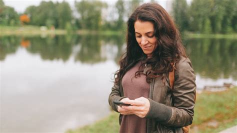 Starting a conversation on a dating app is a lot harder than it sounds. How to Text a Girl You Like: 6 Top Tips - Weekly Dating ...