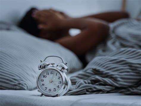 眠れないのはなぜ 理由の1つは日照時間 朝の散歩で解消しよう ...