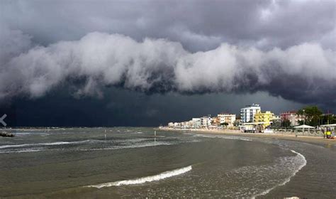 Continueranno a far festa in spiaggia, in casa e. Previsioni Meteo, FOCUS sul forte maltempo del weekend ...