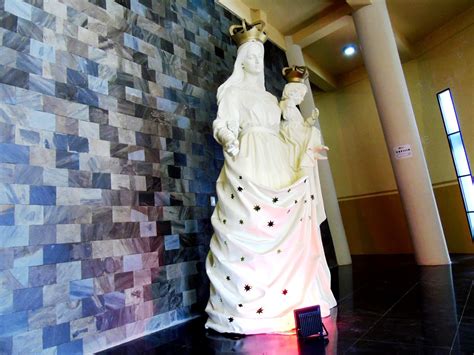 It has 4 nylon strings in 4 courses. MONUMENTO ESCULTÓRICO VIRGEN DEL SOCAVON | Dibi - Bolivia ...