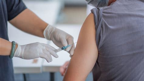 Un passeport vaccinal qui prendra la forme d'un certificat de vaccination et qui permettra des. Vaccin anti-Covid-19 : les préparatifs de la campagne de ...