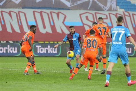 Trabzonspor, cezalı ve sakat futbolcular nedeniyle medipol başakşehir karşısına 4 eksikle çıktı. MAÇ SONUCU | Trabzonspor 1-1 Medipol Başakşehir - Spor ...