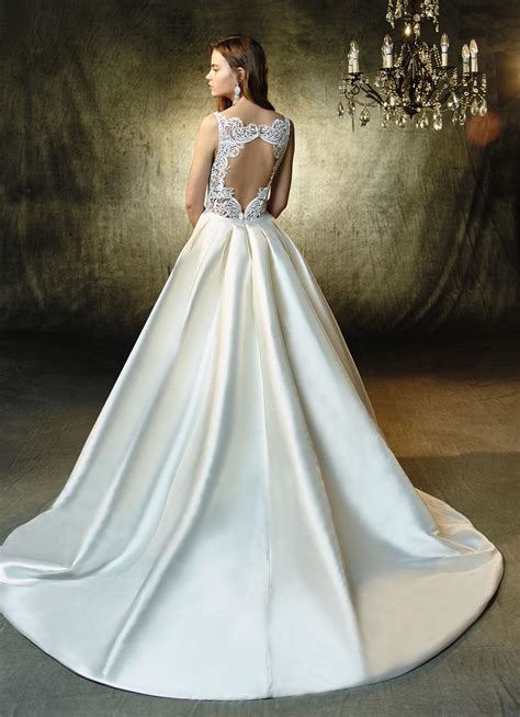 Elbisches brautkleid forever cremefarbener samt + chiffon. Cremefarbenes Brautkleid aus Satin mit Prinzessschnitt von ...