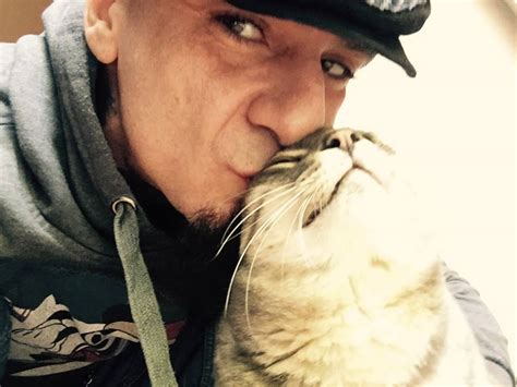 Il bello d'esser brutti multiplatinum edition. J-Ax, l'ultimo saluto al suo gatto: "Non te l'ho mai detto ...