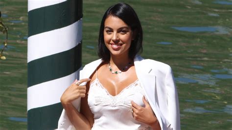 Jul 01, 2021 · verletzte frau mit seil aus schlucht geborgen. Georgina Rodriguez: Ronaldo-Freundin zeigt ihr Po-Workout