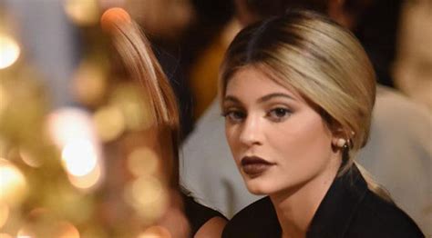 Artinya anda ingin berpetualang yang baru. Mimpi Buruk Kylie Jenner, Ini Rahasia Ayah Calon Bayinya ...
