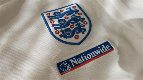 Inglaterra tiene una gran generación a nivel de jugadores, pero en cuanto a entrenadores está lejos la selección de inglaterra tiene una de las generaciones más impresionantes de su historia en la. Umbro Playera Futbol Seleccion Inglaterra Hombre Talla: S ...