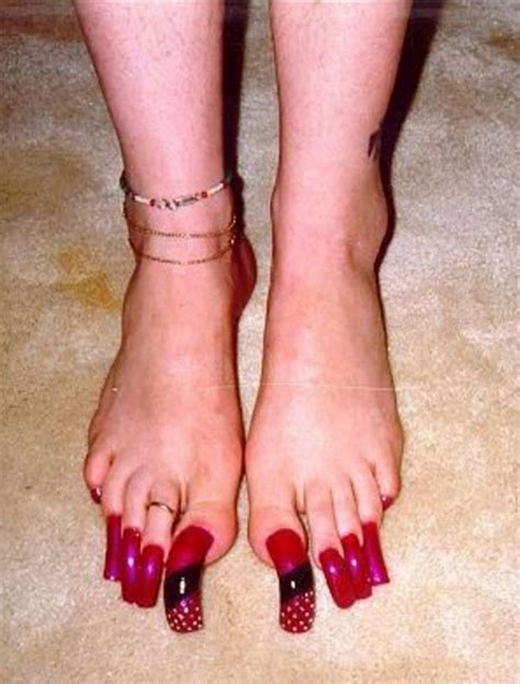 Soñar con uñas largas propias es señal de que estás siendo ofensivo frente a otras personas ya que adoptas actitudes vanidosas y te consideras autosuficiente. 12 fotos de las peores uñas de los pies en el mundo. La ...