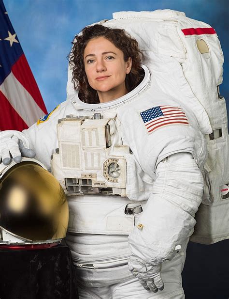 Two american astronauts, jessica meir and christina koch, ventured. Le coronavirus provoque un détour de 300 km sur terre pour ...