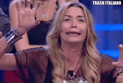 Abbiamo provato a scoprirlo intervistandola e chiedendole di per festeggiare i 29 anni di muccassassina, elenoire ferruzzi ha inciso la cover dell'iconica tanti auguri. Elenoire Casalegno GIF - Elenoire Casalegno ...