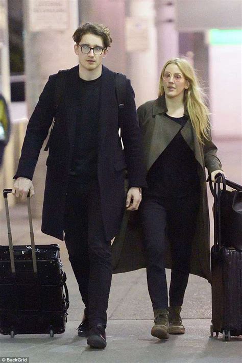 Baby with caspar jopling due in weeks. Ellie Goulding goes make-up free as she arrives in New ...