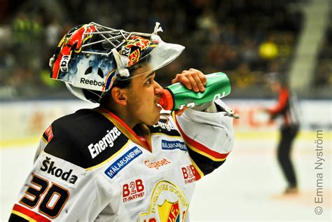 Viktor fasth still hasn't arrived in edmonton so canadian women's goalie shannon szabados will practice with the team today. Målvaktstränartankar: Viktor Fasth och Mark Owuya