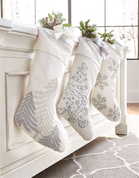 See more ideas about christmas stockings, christmas stocking pattern, knitted christmas stockings. Pin by Karin on Holiday Decorating (With images) | White ...
